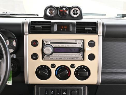 Used 2010 Toyota FJ Cruiser 4WD image 23