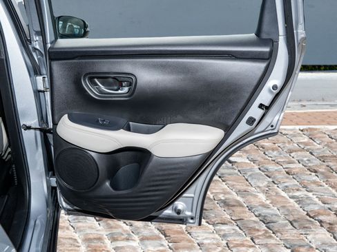 Used 2023 Honda HR-V LX image 13