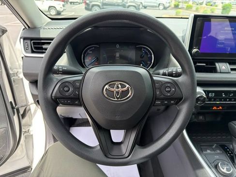 Used 2025 Toyota RAV4 XLE AWD/4WD image 20