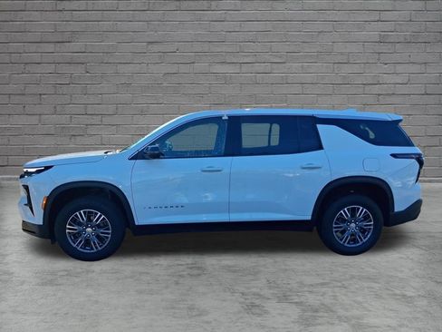 Used 2024 Chevrolet Traverse LS FWD image 4