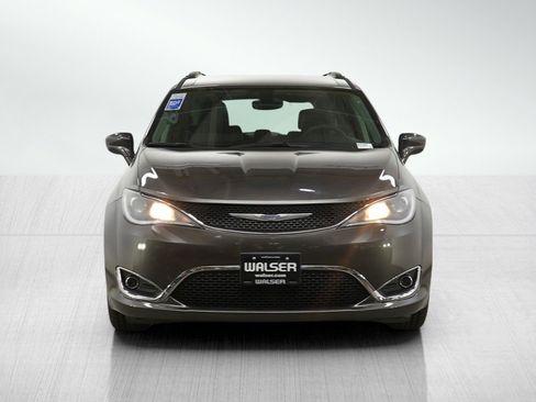 Used 2019 Chrysler Pacifica Touring-L image 8