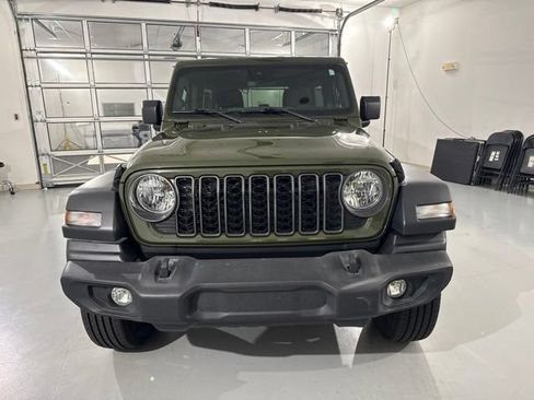 Used 2024 Jeep Wrangler Unlimited Sport AWD/4WD image 2