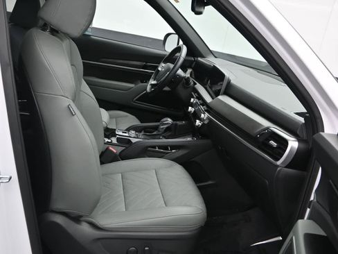 Used 2024 Kia Telluride EX X-Line AWD/4WD image 11