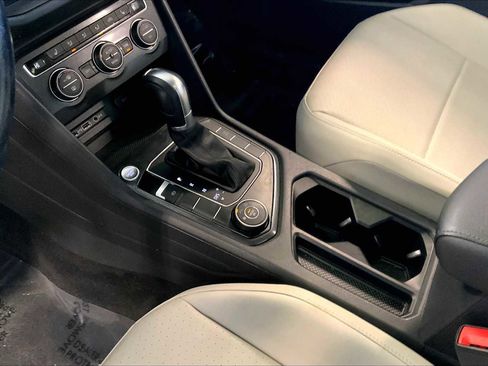 Used 2019 Volkswagen Tiguan SE w/ Panoramic Sunroof Package image 17