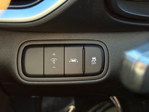 Used 2021 Hyundai Venue SE image 18