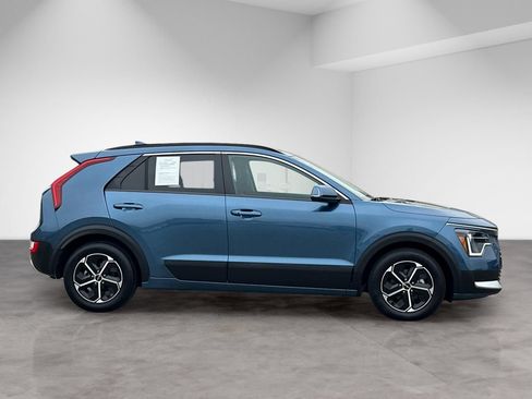 Used 2024 Kia Niro EX FWD image 7