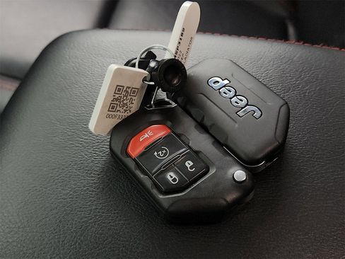 Used 2022 Jeep Gladiator Rubicon w/ Cold Weather Group image 28