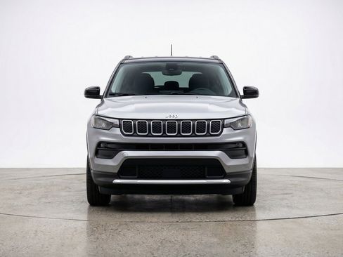 Used 2025 Jeep Compass Limited AWD/4WD image 2