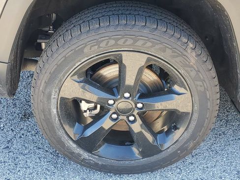 Used 2022 Jeep Grand Cherokee L Laredo AWD/4WD image 5