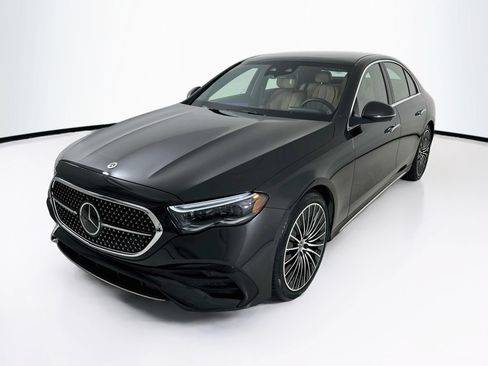 Used 2024 Mercedes-Benz E 350 4MATIC Sedan image 3