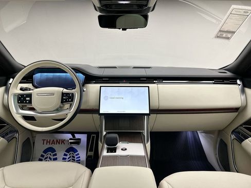 Certified 2025 Land Rover Range Rover Autobiography image 13