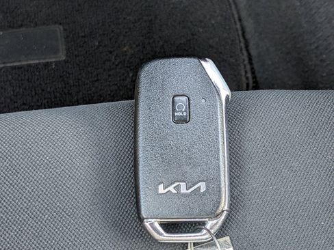 Used 2022 Kia K5 LXS image 24