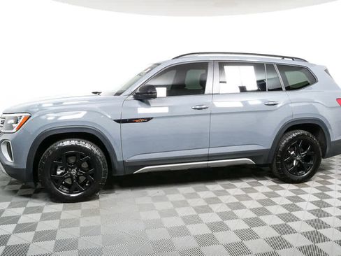 Certified 2024 Volkswagen Atlas Peak Edition SEL AWD/4WD image 32
