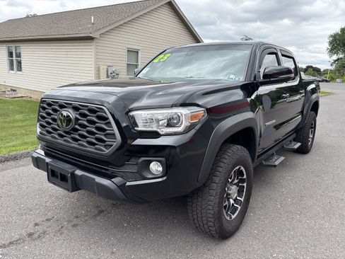 Used 2023 Toyota Tacoma TRD Off-Road w/ Technology Package AWD/4WD image 7