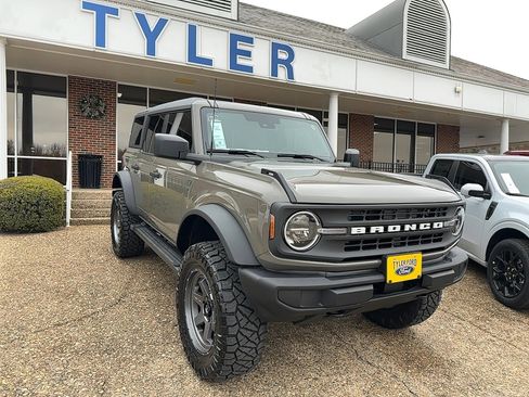 New 2025 Ford Bronco Base w/ Sasquatch Package image 1