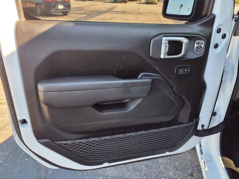 Used 2025 Jeep Gladiator Sport image 21