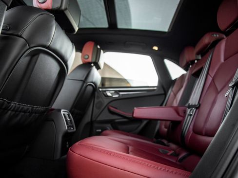 Certified 2026 Porsche Macan S AWD/4WD image 35