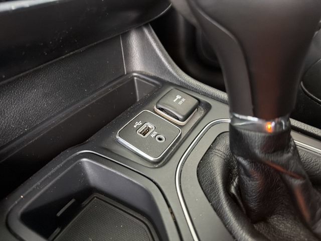 Used 2019 Jeep Cherokee Latitude Plus FWD image 25