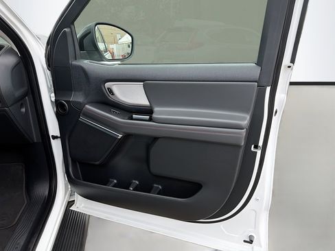 Used 2025 Ford Expedition Active image 44