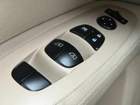 Used 2017 Nissan Pathfinder SV AWD/4WD image 24