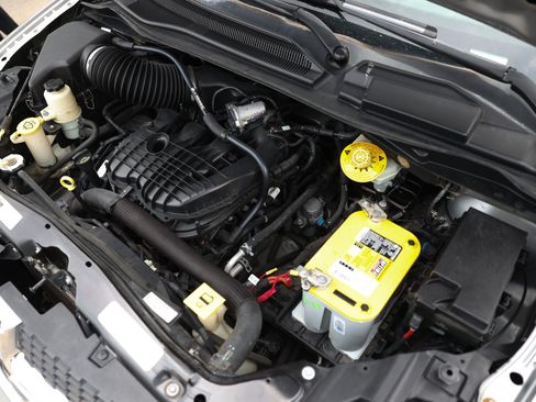 Used 2018 Dodge Grand Caravan SXT FWD image 45