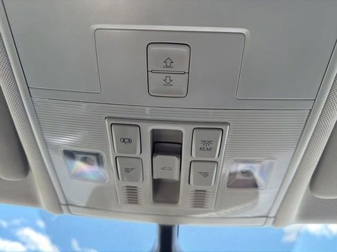 Used 2018 Volkswagen Tiguan SE w/ Panoramic Sunroof Package AWD/4WD image 41