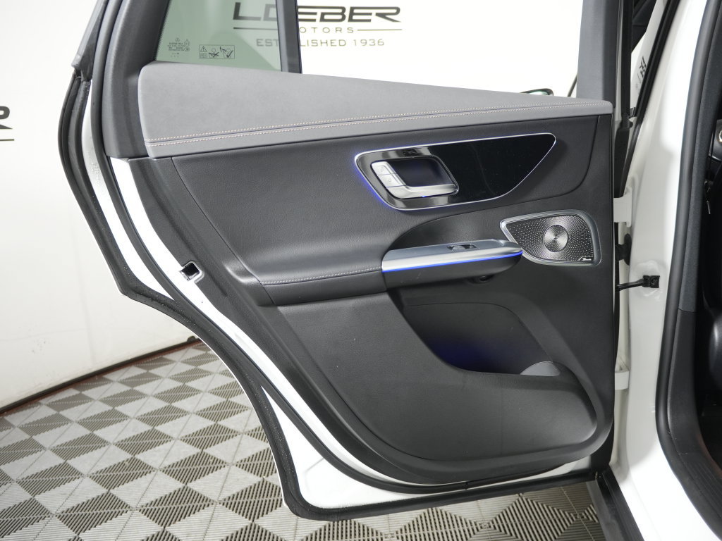 Used 2023 Mercedes-Benz EQE 500 4MATIC SUV w/ Exclusive Trim Package image 31