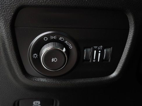 Used 2022 Jeep Grand Cherokee Limited image 12