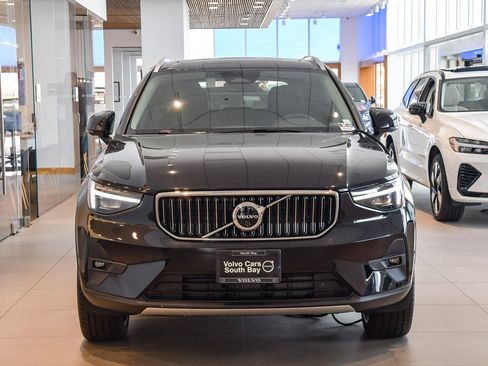 New 2025 Volvo XC40 B5 Ultra w/ Climate Package image 2