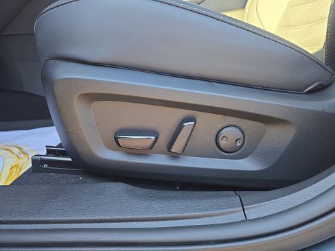 New 2025 Mitsubishi Outlander SE image 13