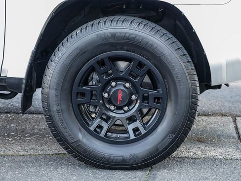 Used 2021 Toyota 4Runner Venture w/ Moonroof Package image 9