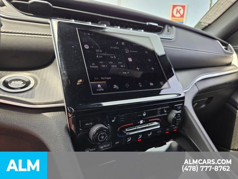 Used 2024 Jeep Grand Cherokee Altitude AWD/4WD image 29