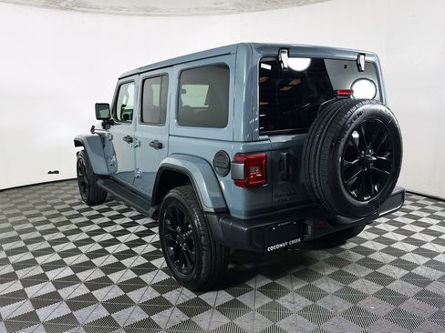 Used 2025 Jeep Wrangler Sahara image 5