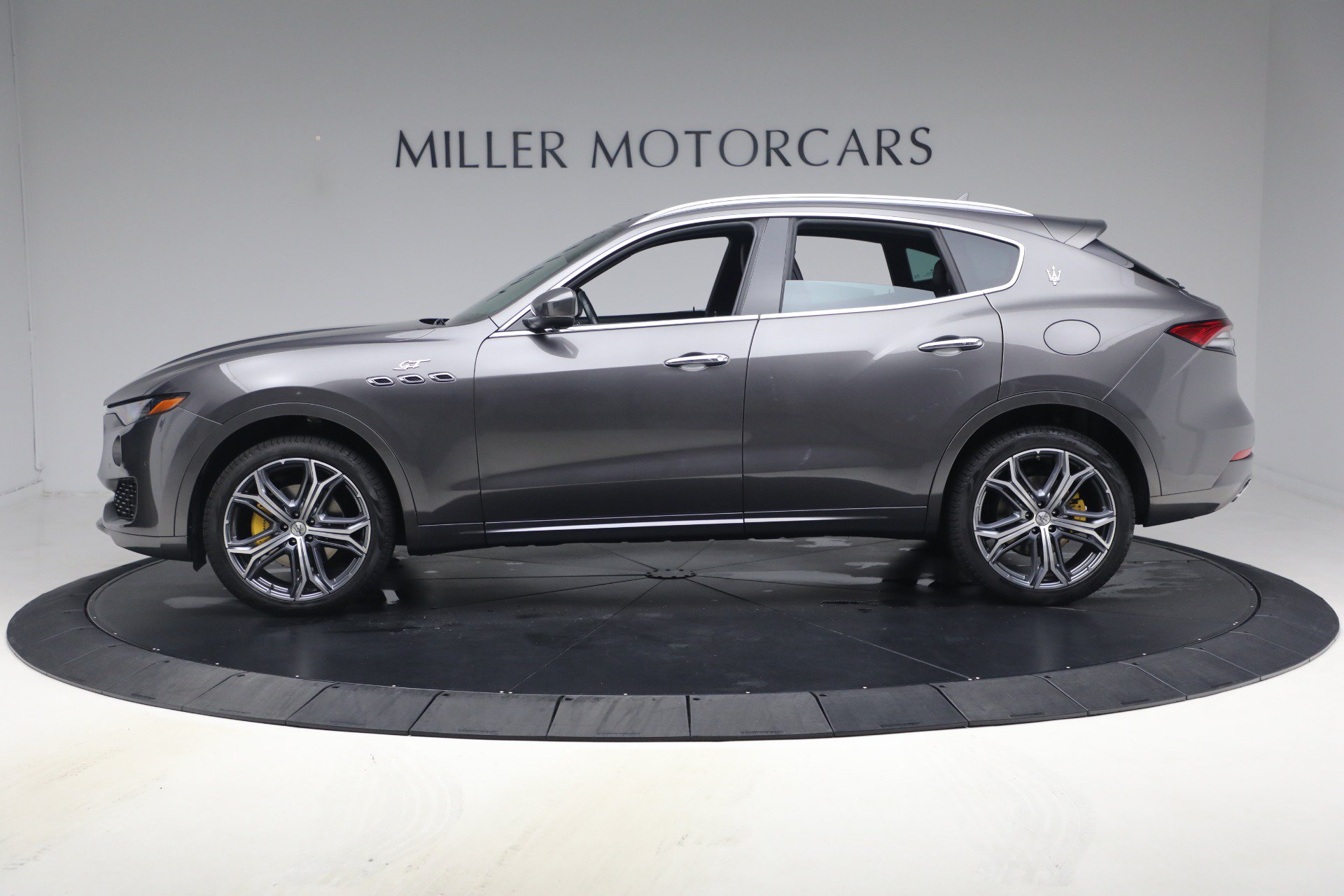 Certified 2023 Maserati Levante GT AWD/4WD image 3