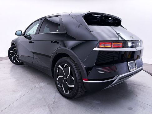 Used 2024 Hyundai Ioniq 5 SE RWD image 2