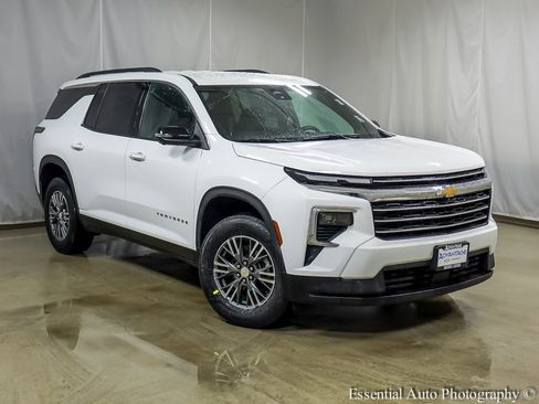 Certified 2024 Chevrolet Traverse LT image 2