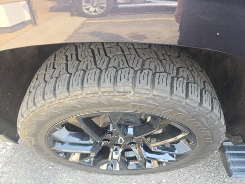 Used 2023 Chevrolet Tahoe Premier AWD/4WD image 16