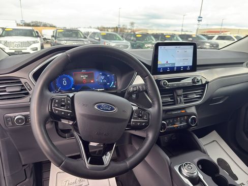 Certified 2022 Ford Escape Titanium image 9