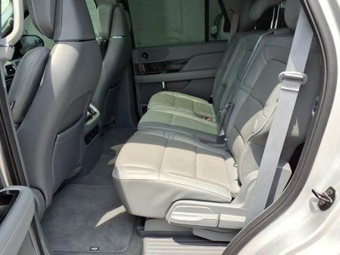 Used 2018 Lincoln Navigator Reserve w/ Technology Package AWD/4WD image 12