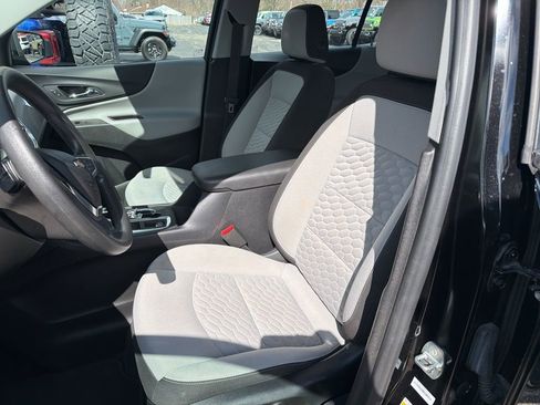 Used 2020 Chevrolet Equinox LS image 2