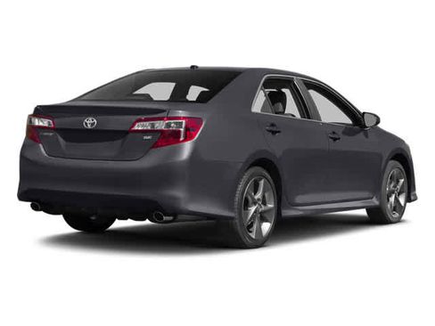 Used 2014 Toyota Camry L image 2