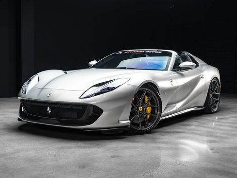 Used 2021 Ferrari 812 GTS RWD image 2