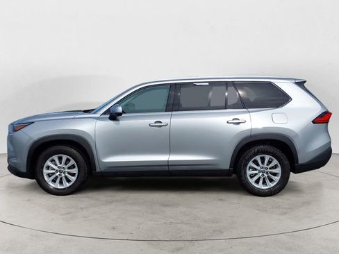 Used 2024 Toyota Grand Highlander AWD image 2
