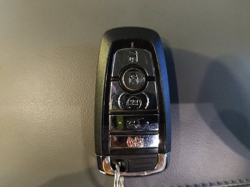 Used 2022 Lincoln Corsair FWD image 32