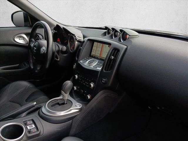 Used 2017 Nissan 370Z Touring RWD image 19