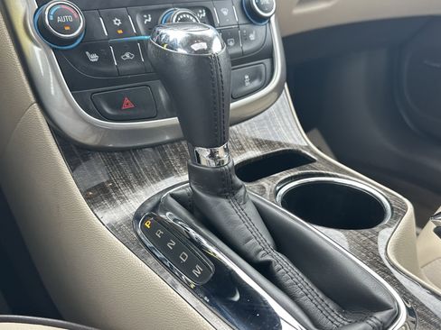 Used 2015 Chevrolet Malibu LT w/ Leather Package FWD image 31