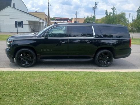 Used 2019 Chevrolet Suburban LT AWD/4WD image 3