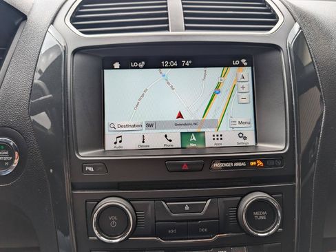 Used 2018 Ford Explorer XLT w/ Equipment Group 202A AWD/4WD image 17