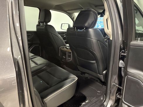 Used 2022 RAM 1500 Laramie AWD/4WD image 38
