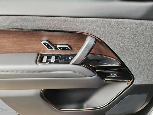 Used 2024 Land Rover Range Rover Sport SE image 17